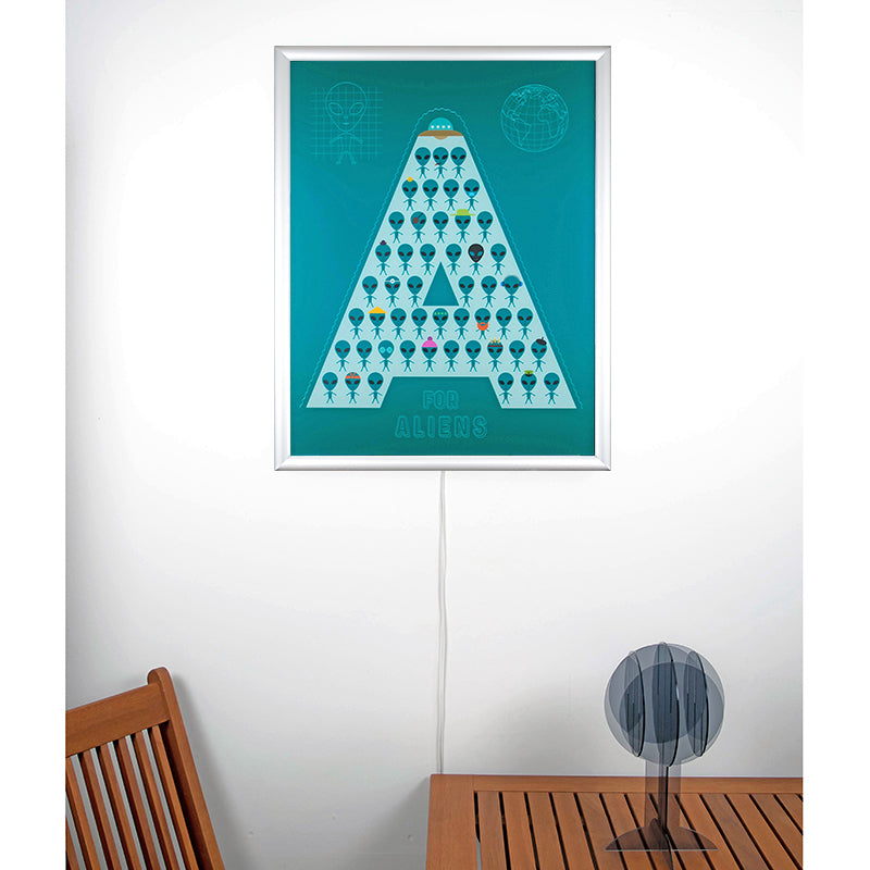 A for Aliens – Wandbild mit Beleuchtung