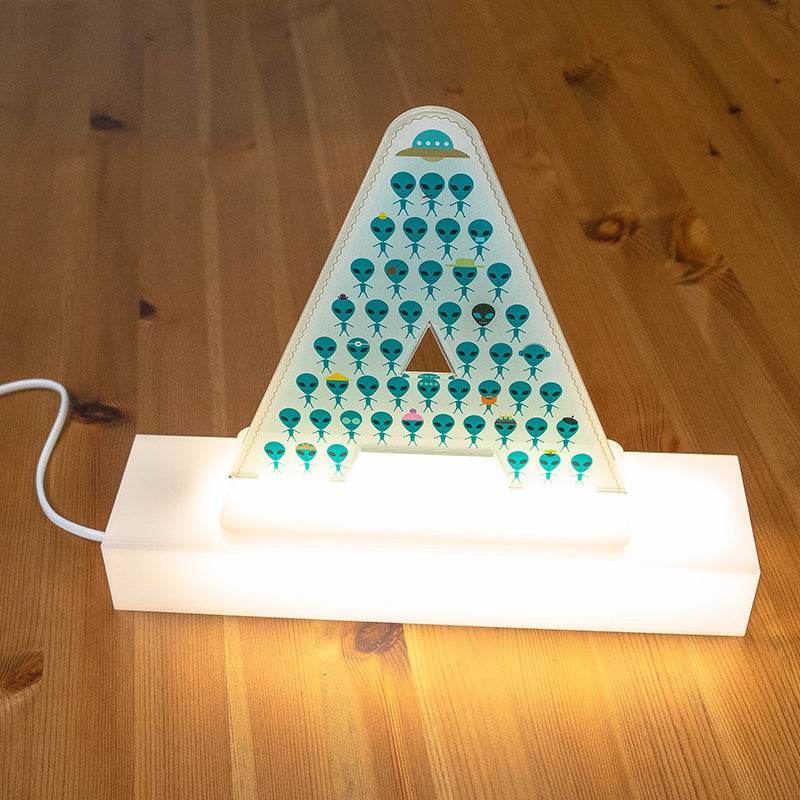 A for Aliens – Kunstfigur mit Sockel