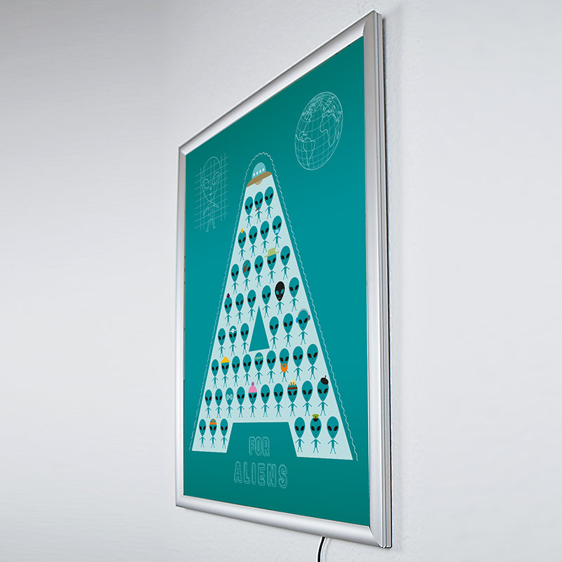 A for Aliens – Wandbild mit Beleuchtung
