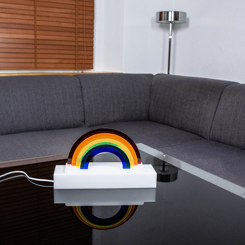 Rainbow – Figur aus farbigen Acrylglas mit Sockel