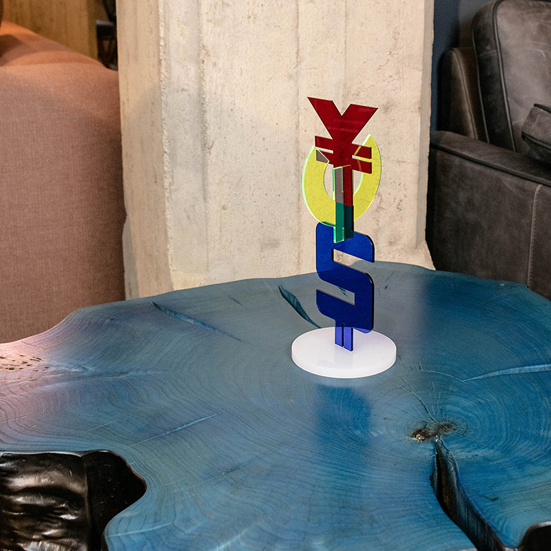 SAY YES – Figur aus farbigen Acrylglas mit Sockel